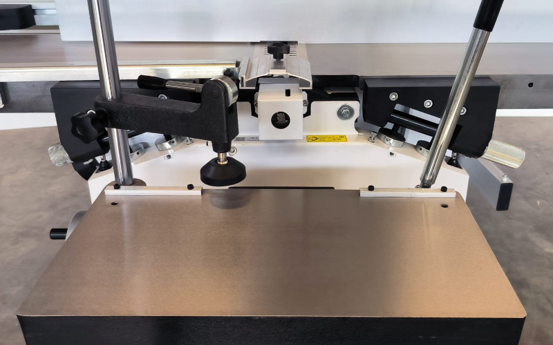 Kombinovaný dřevoobráběcí stroj pětioperace SICAR C300